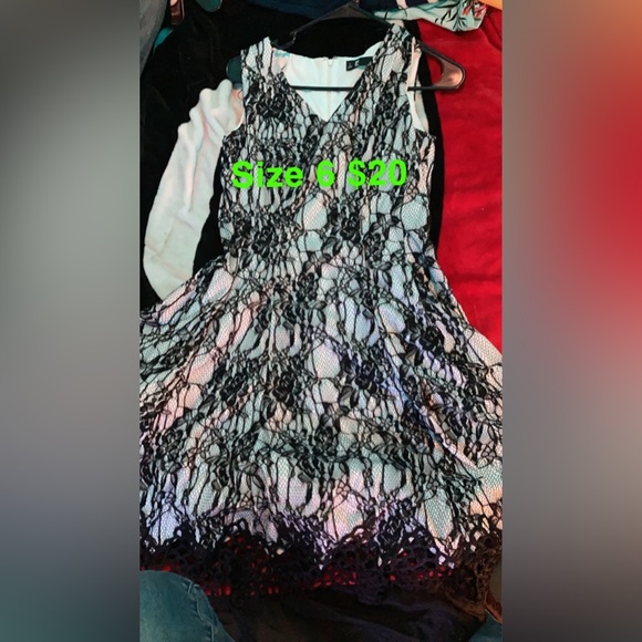 Dresses - Picture 4 of 14